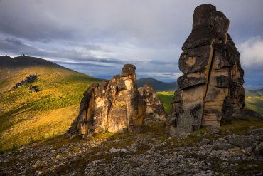 Эти кисиляхи открыл (в фотографическом плане) фотограф Владимир Оглоблин. Хотя я бывал там ранее, залетали туда на недолго на вертолете, и даже публиковал эти снимки. Но по настоящему их можно увидеть только поднявшись и пожив в палатке среди них.  — Полюс холода – Оймяконье — фотограф Владимир Рябков